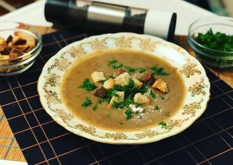 Овощной суп пюре. Суп пюре фламанд. Крем суп из чечевицы. Морковь в супе. Суп пюре.