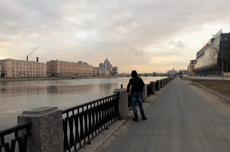 Московская набережная санкт петербург. В спб московская набережная. чкаловская набережная спб. набережная на петроградке. питер набережная обороны.