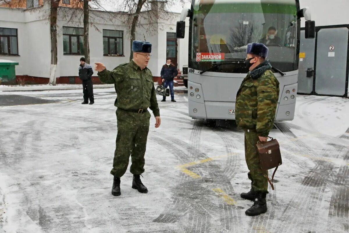 Сборы в беларуси 2024 когда. Беларусь военные сборы. Сборы в армию. Российский зелёный ваенная форма. Новости срочно военный сбор.