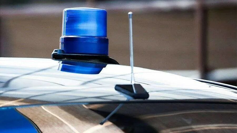 Про мигалки. Проблесковый маячок на машине. мигалка на крышу автомобиля. сирена автомобильная мигалки. автомобиль с мигалкой.