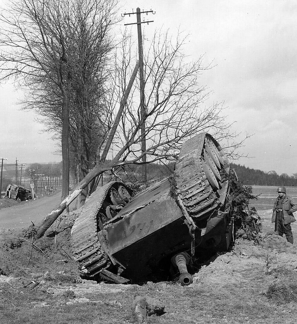 Повернутые а войне. Подбитый немецкий танк 1941. Немецкая САУ Ягдпантера. Подбитая техника второй мировой.