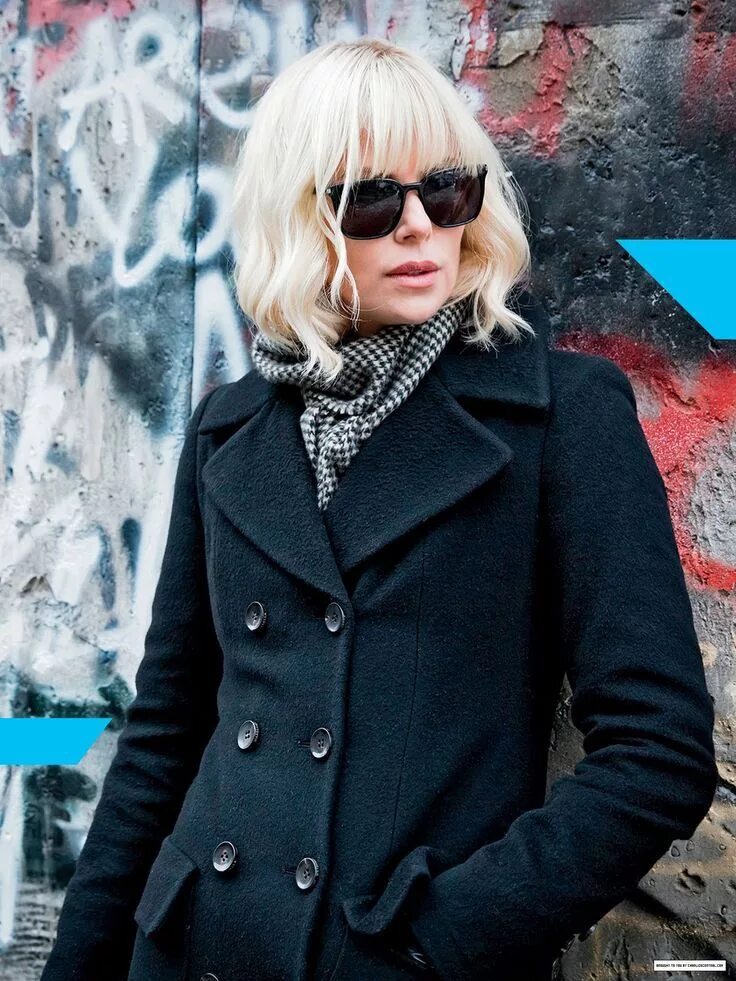 Atomic blonde. Взрывная блондинка Шарлиз. Шарлиз Терон атомная блондинка.