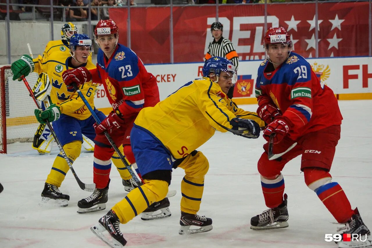 швеция латвия хоккей. эстафета на стадионе приморец. кельн хоккей. швеция соревнования. сборная швеции по хоккею форма.