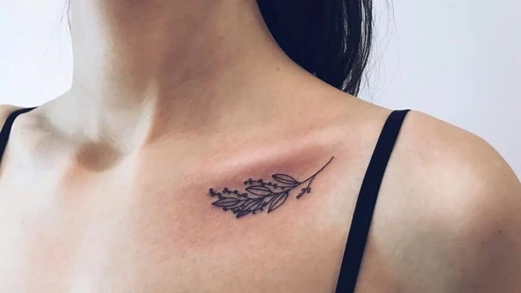 Татуировка на ключице. Тату на ключице. тату на ключице женские. татуировка на ключице для девушек. тату на ключице небольшие.