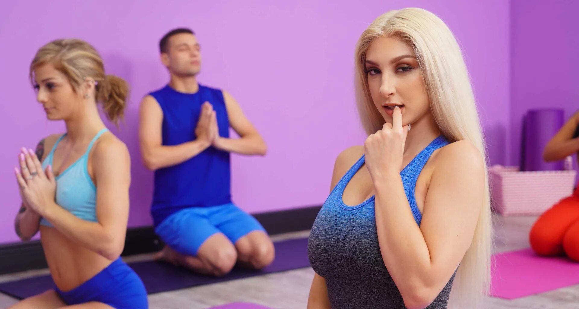 Skylar vox поправилась. Скилар вокс. скилар вокс йога. skylar out.