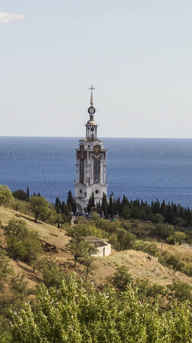 Сырные скалы в Крыму Малореченское. Сырная скала и храм-Маяк в Малореченском. Сырная гора в Крыму Малореченское. Малореченское Крым СССР. Погода в малореченском