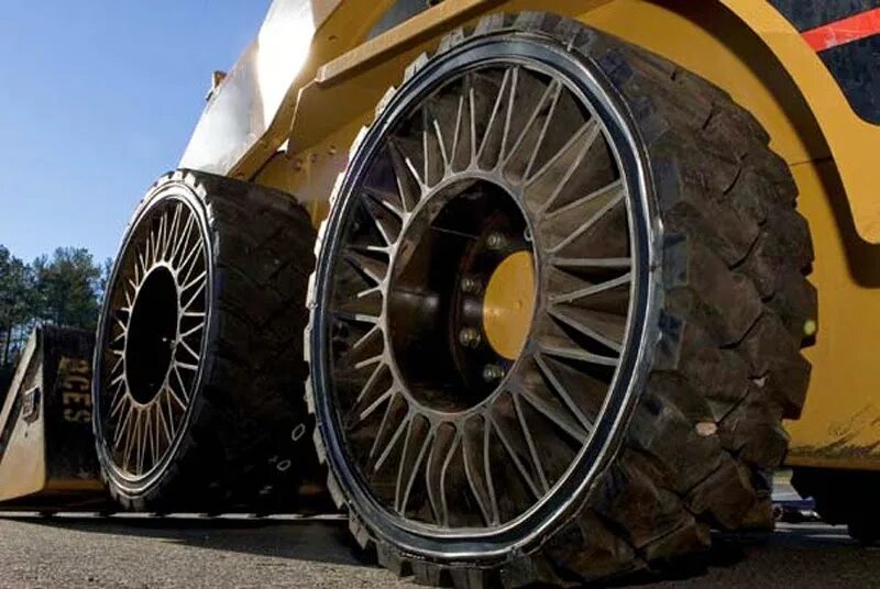 Диск больше шины. Безвоздушные шины michelin. безвоздушные шины michelin tweel. безвоздушные колёса мишлен. michelin tweel диски.