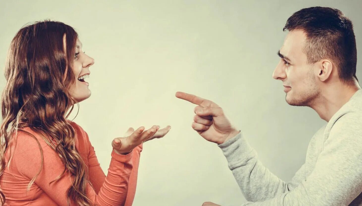 To talk to you because. Общение мужчины и женщины. Разговор мужчины и женщины. Мужчина и женщина разговаривают. Разговор парня и девушки.