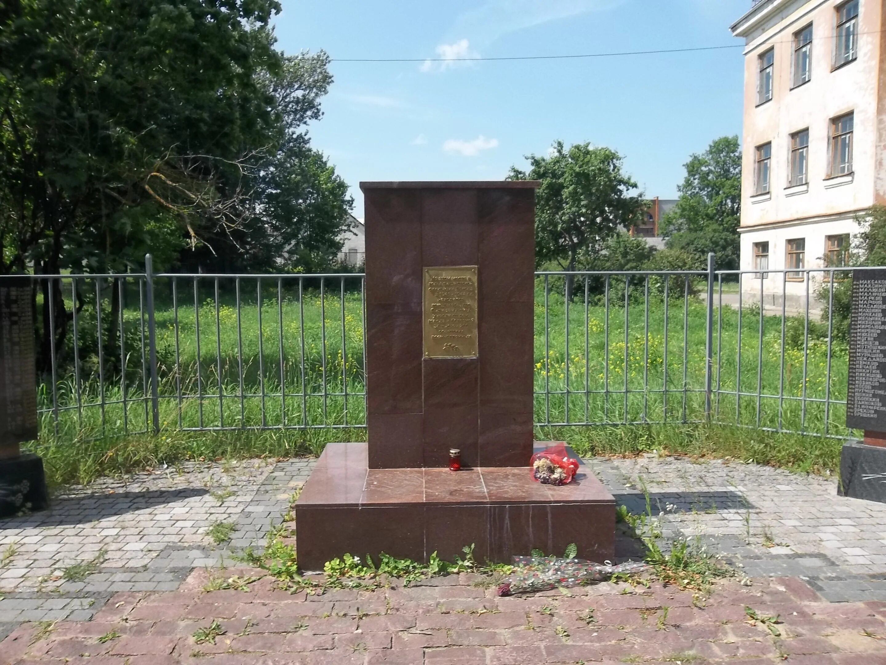Пески 2 псковская. Псков обелиск в крестах на месте концлагеря. Пески 2 псковская. Концлагерь пески 2 псковская область. Пески 2 псковская.