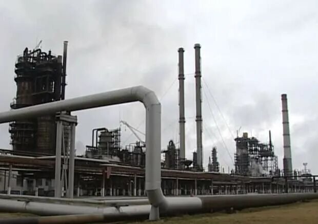 Кременчуг украина заводы нпз. Кременчук нафтопереробний завод. Нефтезавод в кременчуге. Лисичанский нпз 2022. Кременчугский нпз спутник.