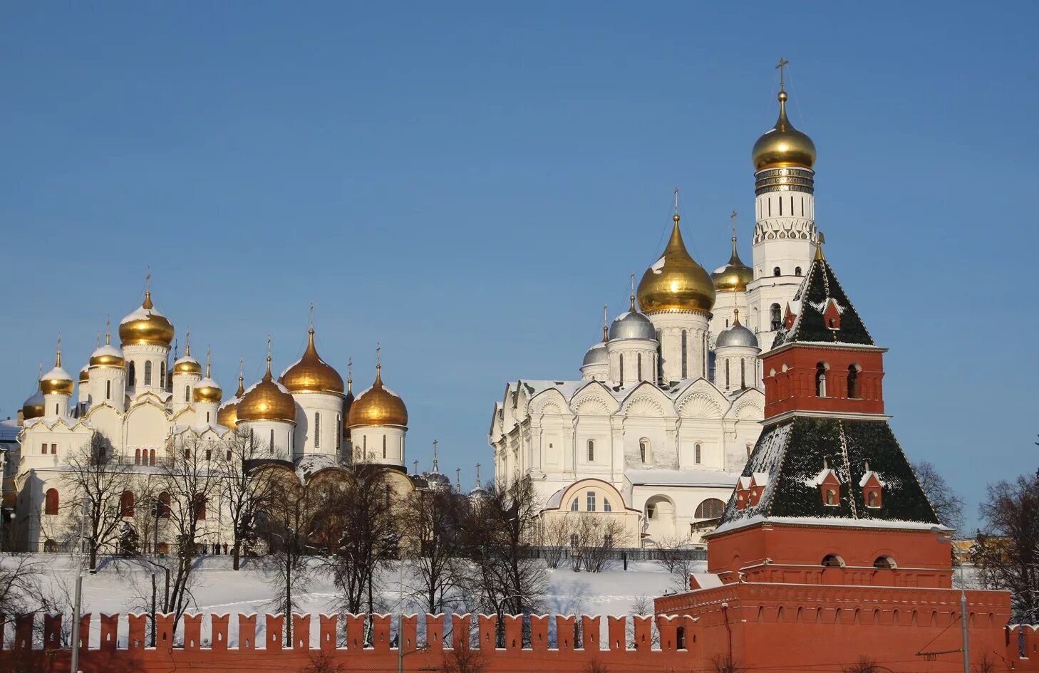 Христианский храм в Москве. Новодевичий монастырь купола. Роль москвы в православном мире