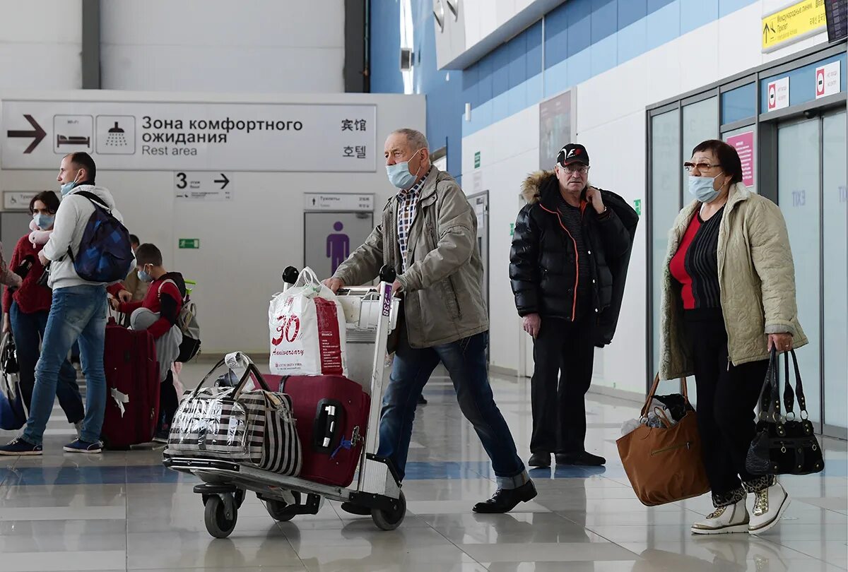 Вернулись из поездки. Туристы вернулись россия. туристы возвращающиеся в россию фото. тасс туризм. заграничные экскурсии.