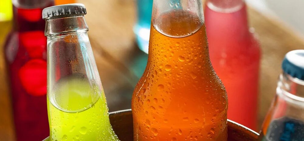 Сладкая вода. Газировка со вкусом персика. Напитки в бутылках. Газированные напитки. Газированные напитки газированная вода питьевая.