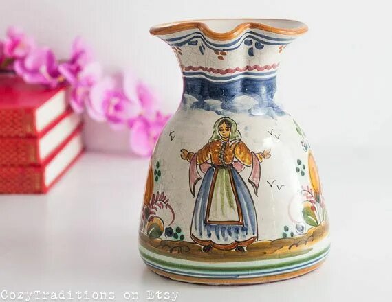 Pottery princess. Майолика подсвечники. Ваза лейка майолика. Майолика Модерн. Кувшины с крышками майолика.