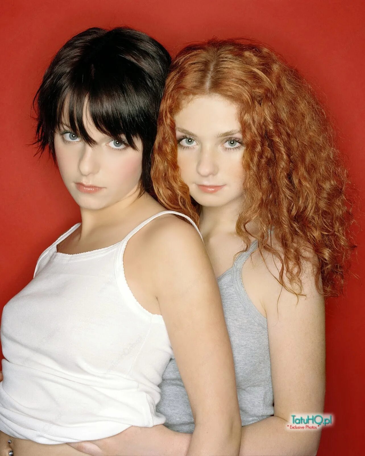 Группа t.a.t.u. Группа t.a.t.u 2020. Лена Катина 2000. Лена Катина и Юля Волкова 2000. Девушка групи