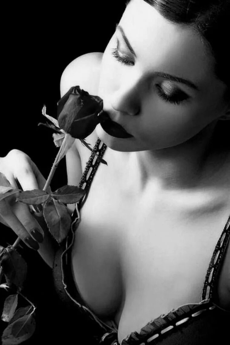 Отправляй красивой девушке. Девушка с розой. Фотосессия с розами. Девушка и красивые розы. Красивые открытки для девушки.