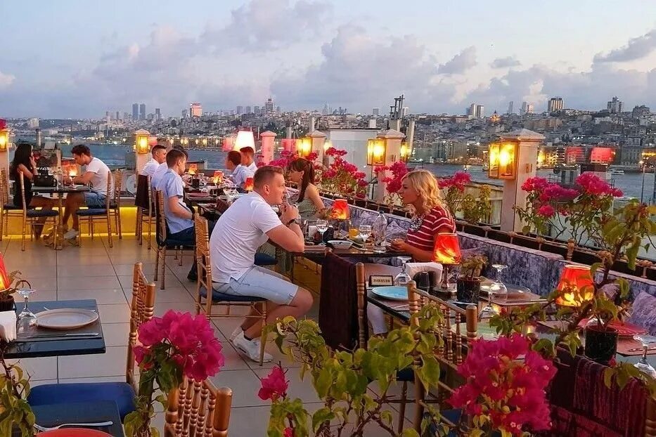 Террасы стамбула. Roof Mezze 360. Roof Mezze 360 ресторан Стамбул. Roof Mezze 360 Стамбул меню. Hotel Garden Terrace Стамбул.
