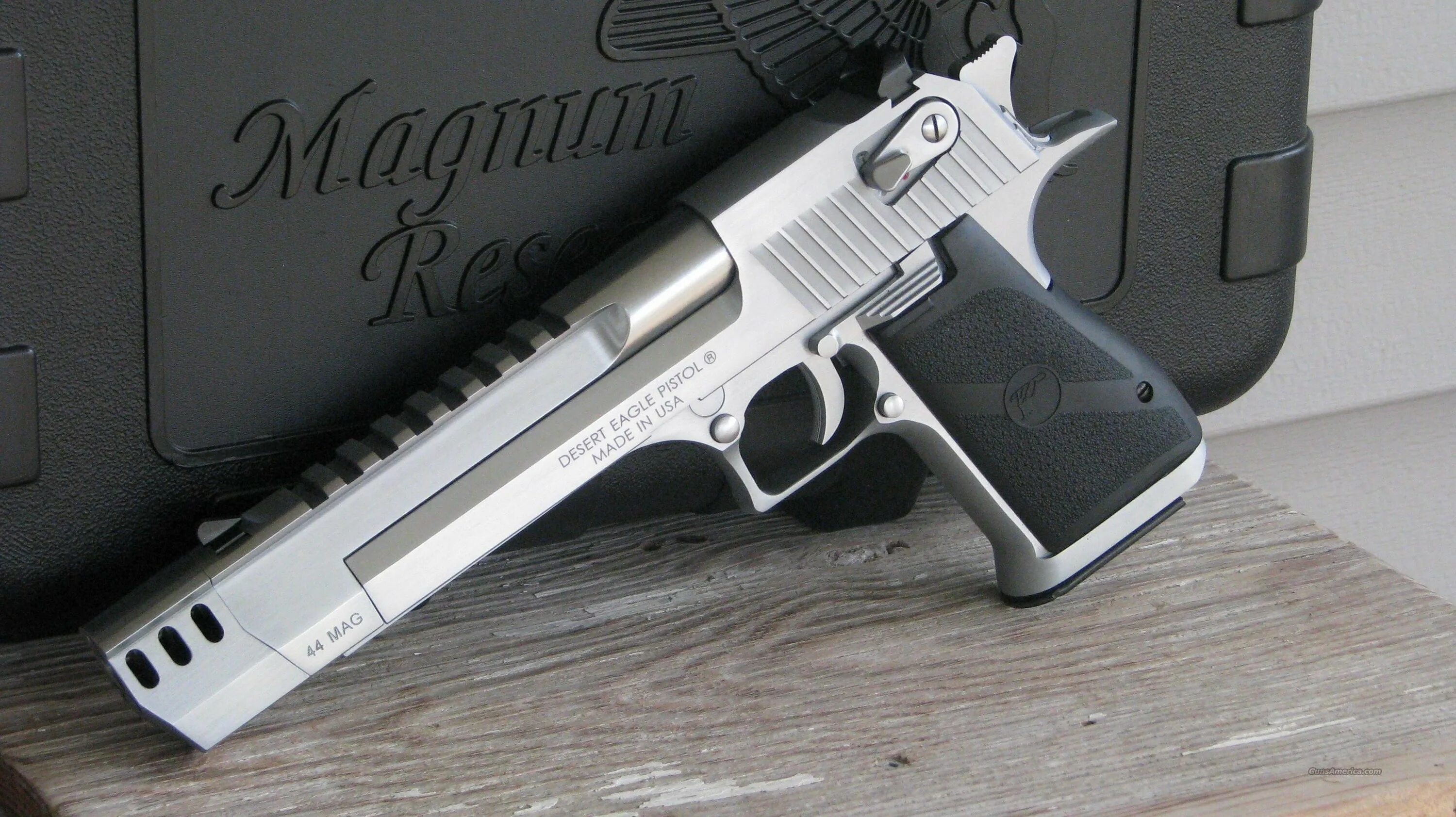 Дигл на черном фоне. Оружие фоллаут 4 дезерт игл. Обрез двустволки тоз 34. Imi desert eagle 50 ae. Выбеле 2 ыми стволами.