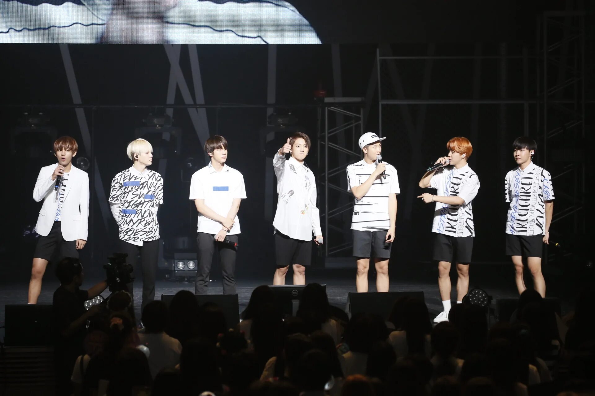 Бтс фаны. Фанмитинг БТС. БТС фанмитинг 2013. BTS Fan meeting. Japan Official Fan meeting Vol.2 –Undercover Mission.