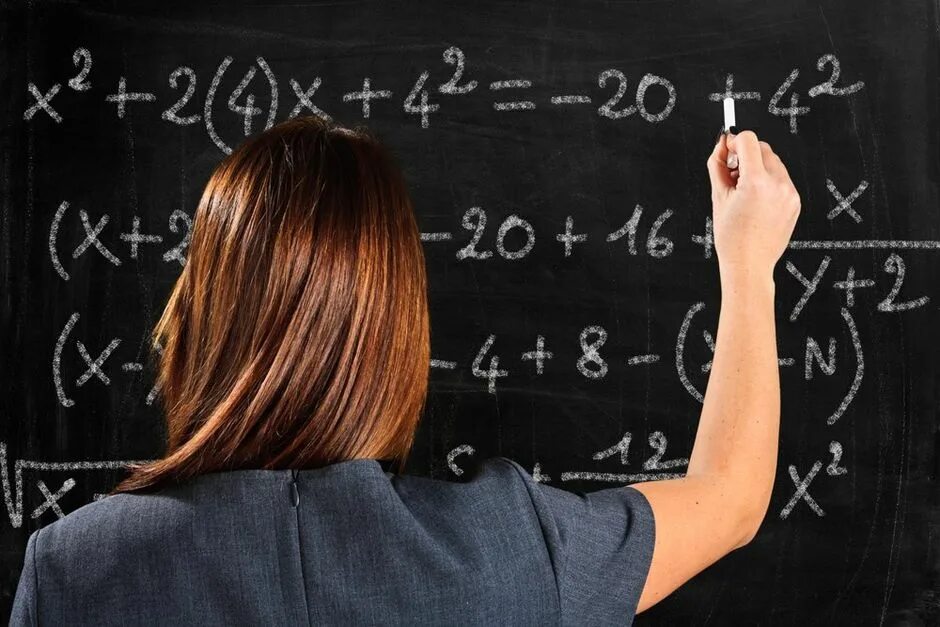 Математика учитель. Красивые девчонки в школе у доски. Преподаватель у доски. Математик у доски.