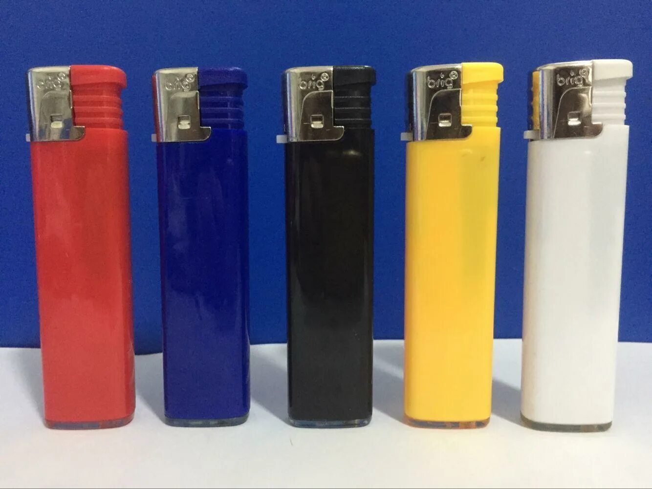 Скольки лет можно покупать зажигалку. Зажигалка b-813 Brig led. Зажигалки BIC j3 Slim. Валберис зажигалки газовые. Зажигалка дешевая.