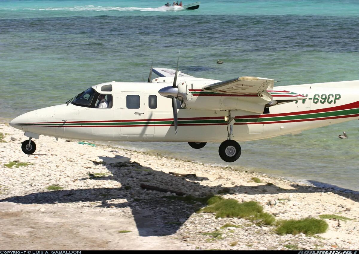 Turbo commander. Aero commander 690. rockwell 690 turbo commander. twin commander. самолет aero commander 690.