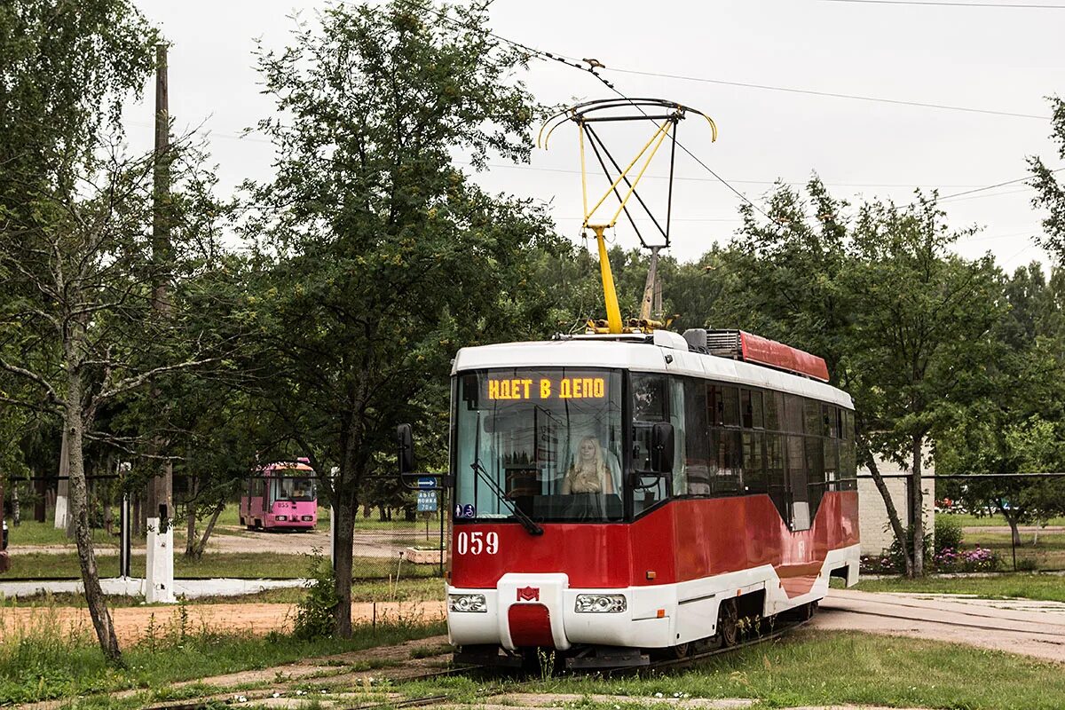 Новополоцк скоростной трамвай. Трамвай новополоцк. Трамвай 802 белкоммунмаш. Трамвай новополоцк. Новополоцкий трамвай.