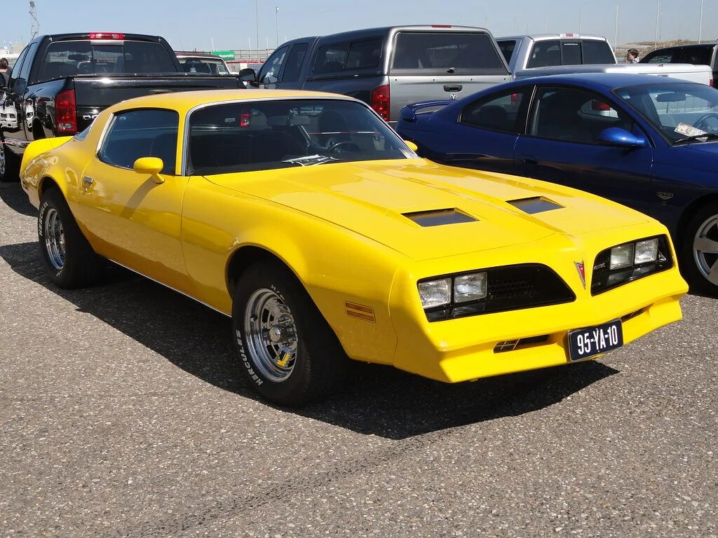 Pontiac firebird 3. Понтиак фаерберд 1977. понтиак фаербёрд 2. pontiac firebird formula 1977. pontiac firebird 2 поколение.