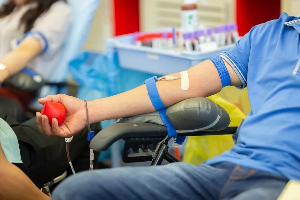 Донор крови санкт. World Blood donor Day. Донорство крови и профилактика тромбозов. Донорство крови в Истре. Донор фон.