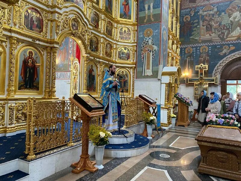 воскресный храм