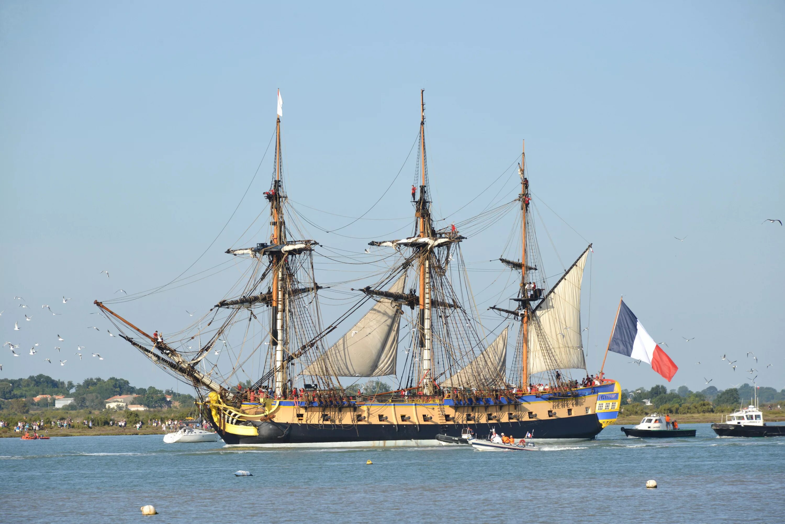 Arriving in may. Парусный корабль l Hermione. Французский парусный Фрегат Hermione. La Belle корабль. French Frigate Hermione 1779.