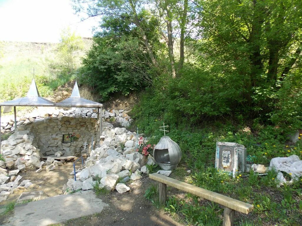 Жировские родники. Родник Святой Богородицы Воронеж. Родник Святой Казанской Богородицы в Воронежской области. Купель на роднике в Турово. Святой источник Ольшанка Воронеж.