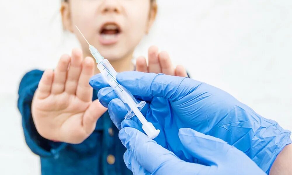 Против вакцинации. Иммунизация детей. Ребенок вакцинация прививка. Вакцинация ковид детей. Прививка от ковида в 2024 году