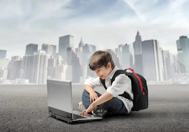 Человек неотъемлемая часть. Подросток и компьютер. Компьютер и человек. Компьютер в жизни человека. Детям об интернете.