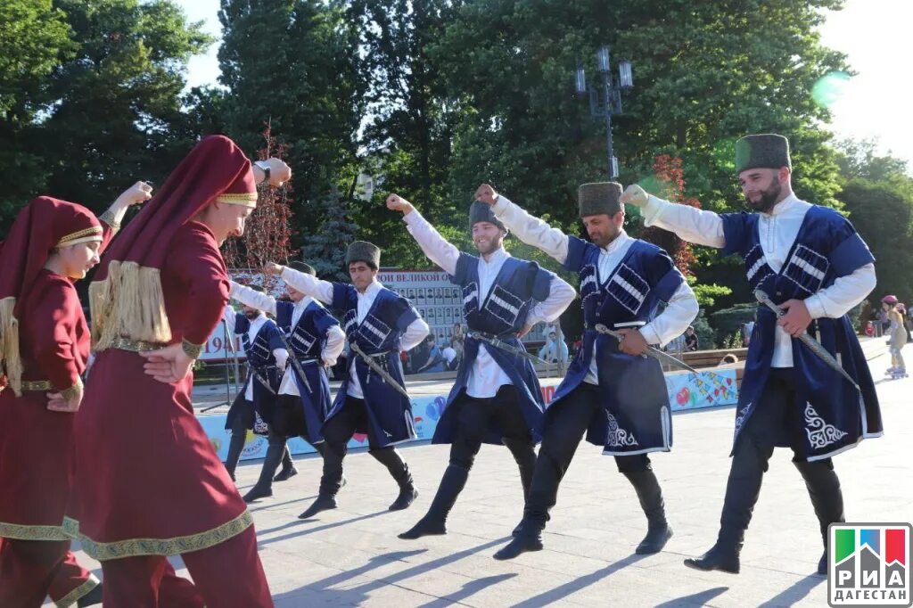 Какой праздник характерен для дагестанцев. Национальные праздники дагестана. национальные праздники народов дагестана. праздники дагестанских народов.
