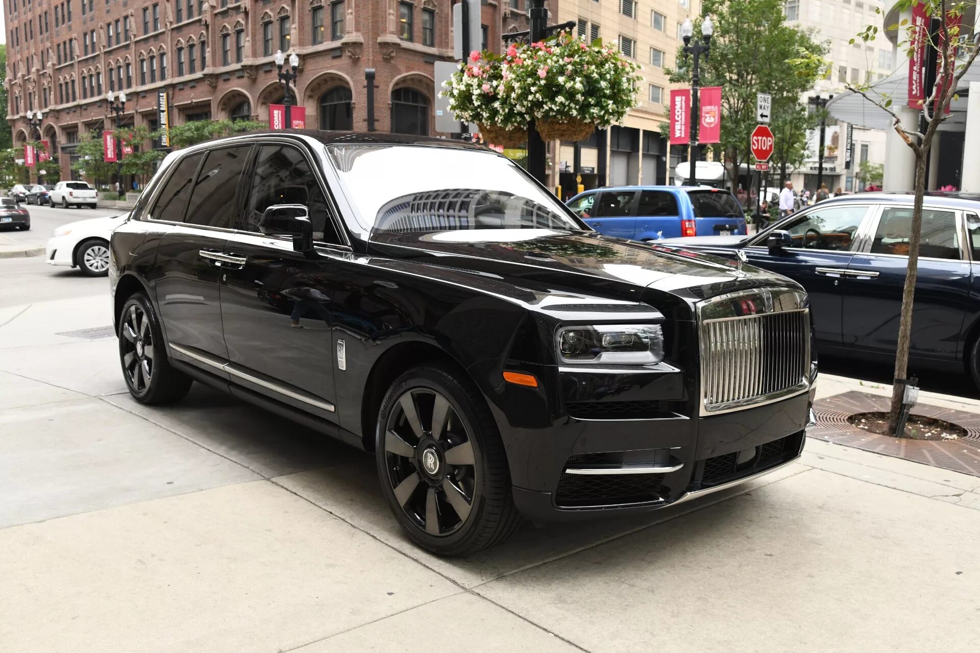 Роллс Ройс джип. Кроссовер Rolls-Royce Cullinan. Роллс Ройс Куллинан 2022. Роллс Ройс джип 2022.