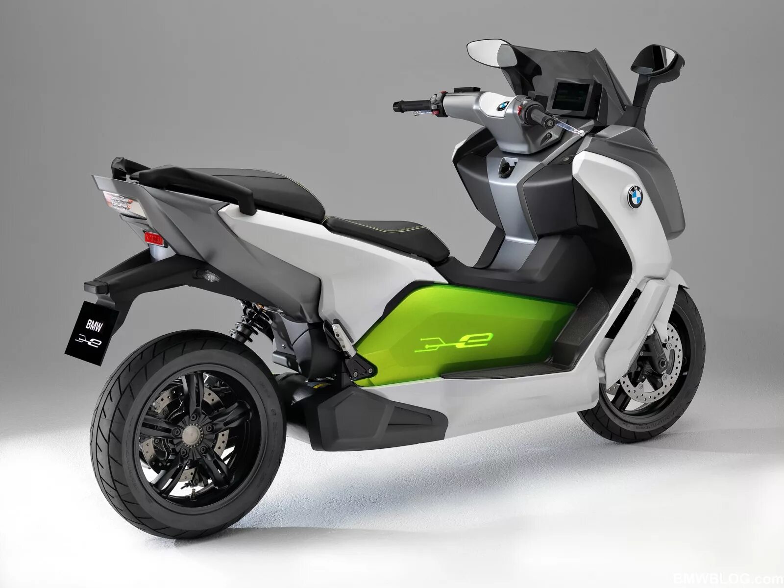 Скутер scooter. BMW C Evolution. Электроскутер BMW. BMW скутер электрический. BMW Evolution Scooter.