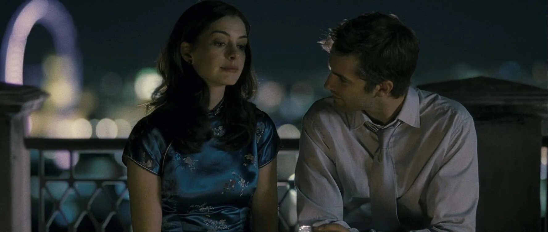 Джим стерджесс и энн хэтэуэй. Мелодраму 1 день. Энн хэтэуэй в фильме один день. Мелодраму 1 день. Мелодраму 1 день.