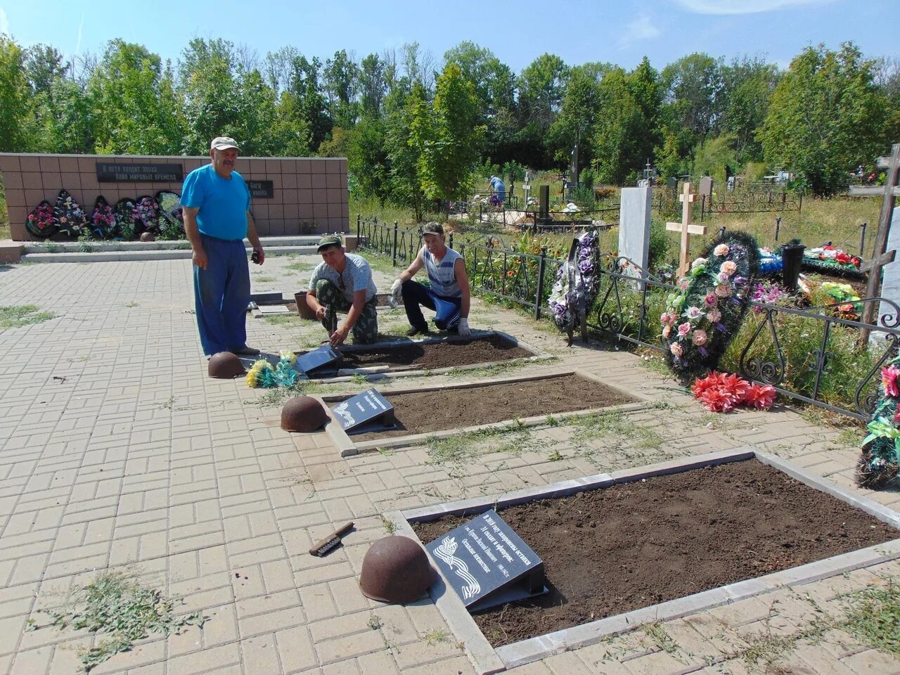 Село Михайловское Братская могила советских воинов перезахоронение. Северное кладбище Братская могила. Богучар Северное кладбище. Братское захоронение на Северном кладбище.