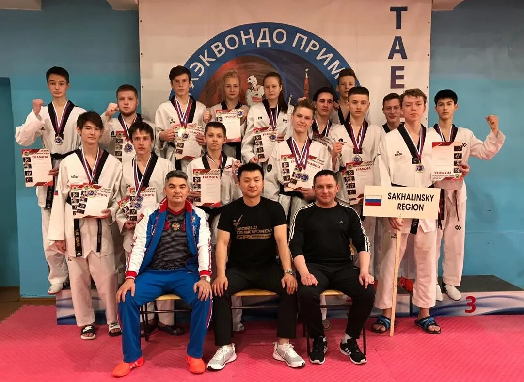 Корсак автор. Клуб корсак. Лыжероллеры фото спортсменок. Тхэквондо корсаков. Спортивный клуб.