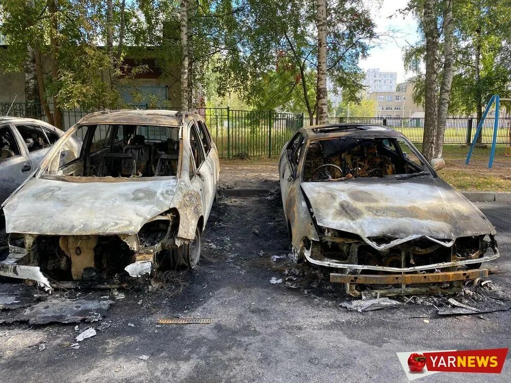 Горящая ваз 21099. Горит коровник. Авария пожарной машины в заб крае. Пожарная машина тушит пожар. Поджог автомобилей в чите.