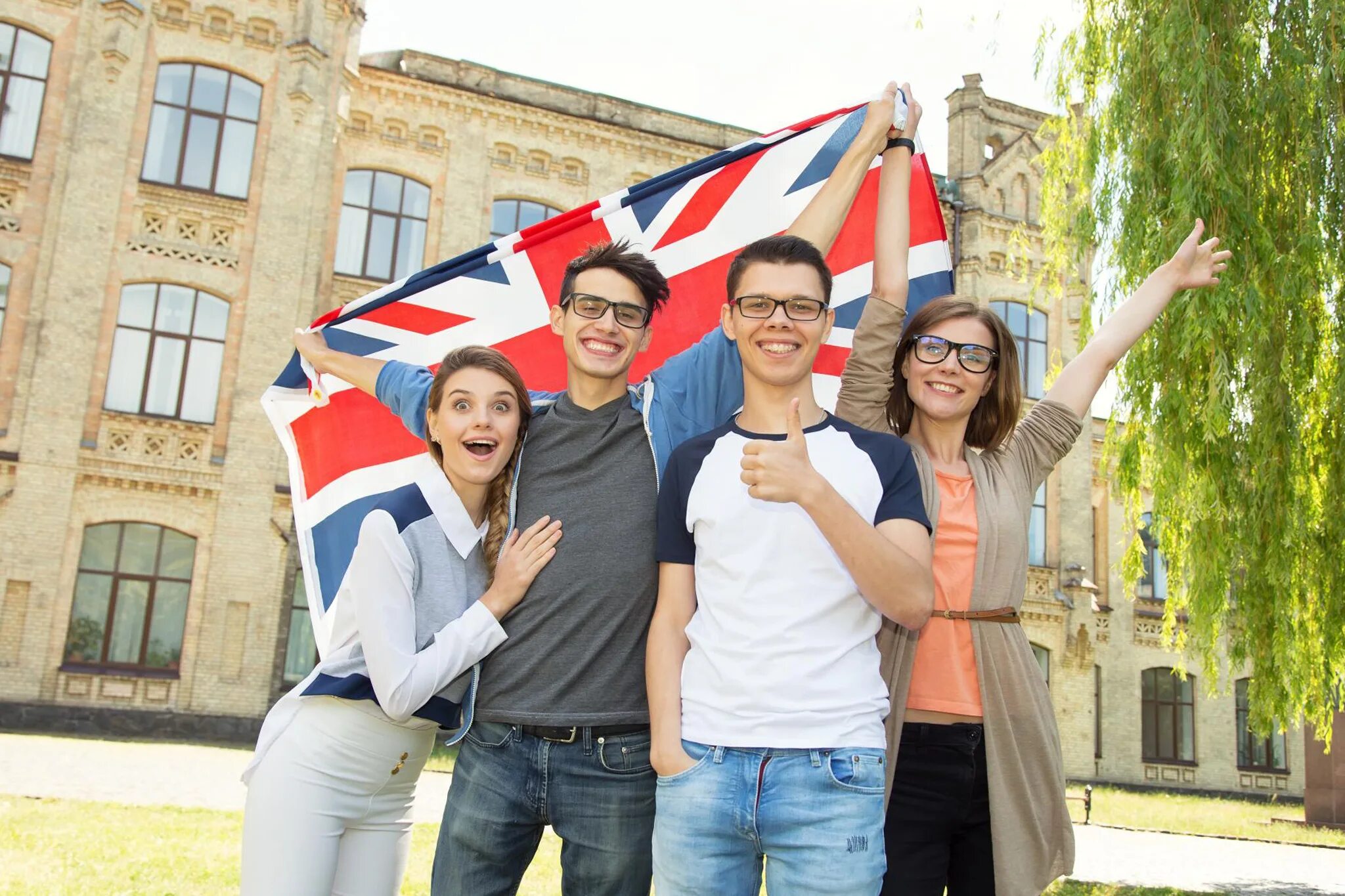 Young uk. Студенты Британии. Образование в Великобритании. Молодежь Великобритании. Англичане молодежь.