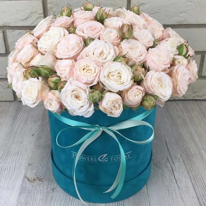 Buy me roses. Огромная корзина роз. Роджер роуз. Buy me roses. Цвет упаковки к малиновым розам.