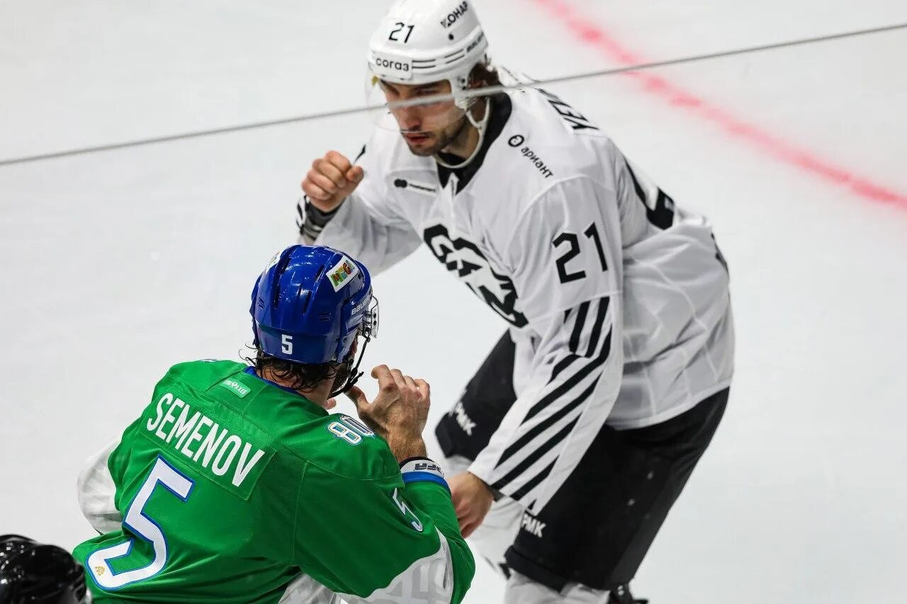 Кубок гагарина салават юлаев и трактор. Хоккей ак барс. Тимкин салават юлаев. Драка в матче салават трактор. Трактор россия прогноз.