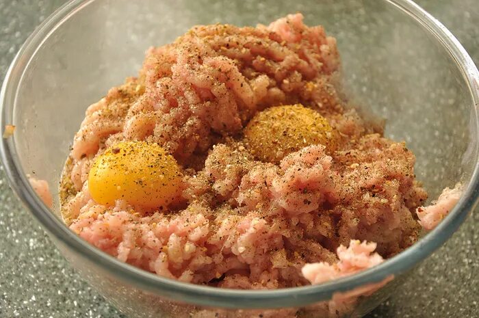 Из кожи курицы приготовить. Куриная кожа фаршированная куриным фаршем. фарш из куриной кожи рецепт.