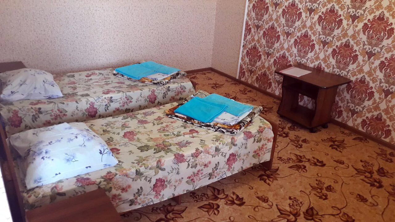 Отель шоколад цандрипш. Золотая корона гостевой дом в цандрипше. Абхазский дворик цандрипш. Абхазский дворик абхазия. Гостевой дворик цандрипш абхазия.