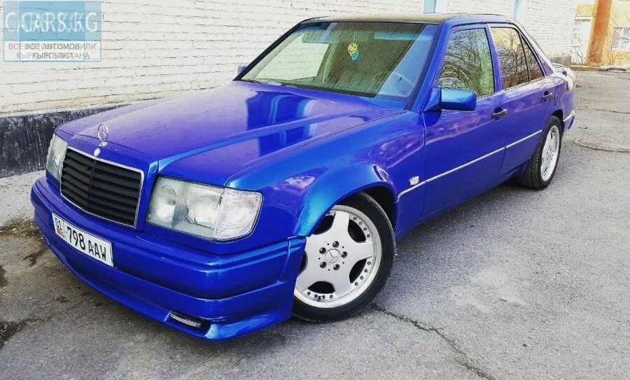 Мерседес 124 голубой. Мерседес 124 синий. Mercedes w124 тëмно синий. Mercedes-benz w124 голубой. Мерседес w124 синий.