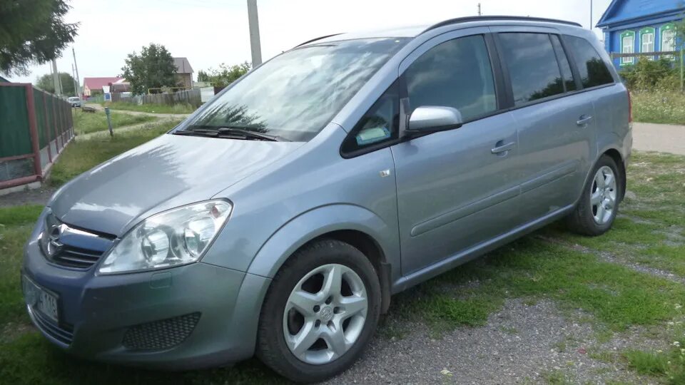 Куплю зафира 1.8 бензин. Опель Зафира серый 2008. Машина Opel Zafira серый. Опель Зафира б серая. Опель зесиро сероголубая.