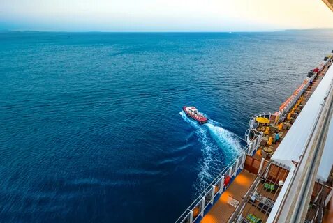 Вид с корабля на море