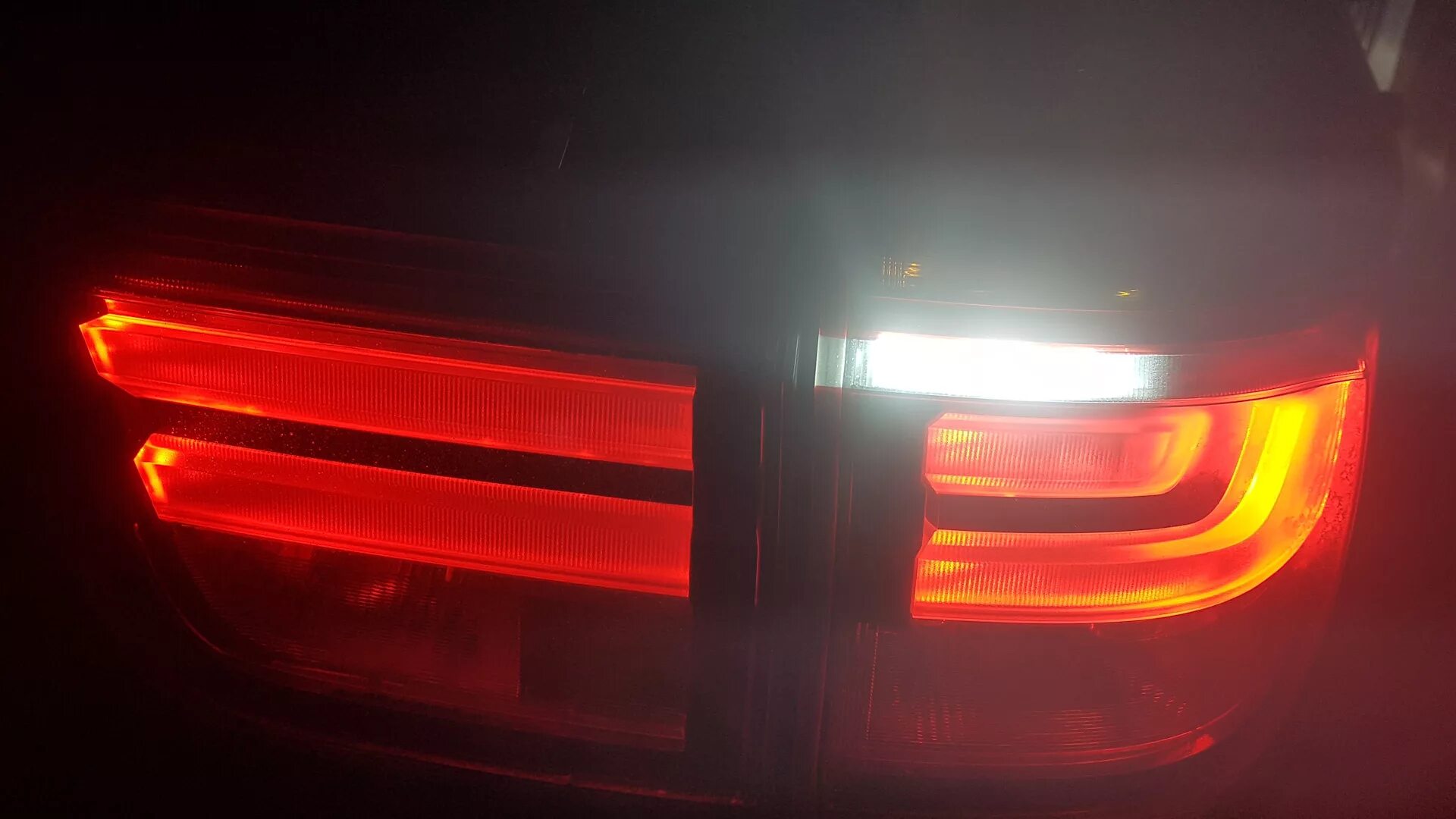 Х5 е70 лампы. Bmw x5 e70 лампочка заднего хода. лампа заднего хода бмв х5 е70. bmw x5 e53 led задний ход. светодиодные лампочки на задние фонари бмв е 70.